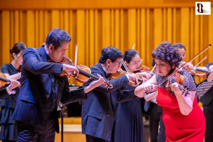 Nghệ sĩ violin nổi tiếng thế giới Aiman Mussakhajaeva trình diễn tại Việt Nam - Ảnh 1. Nghệ sĩ violin nổi tiếng thế giới Aiman Mussakhajaeva trình diễn tại Việt Nam - Ảnh 1.