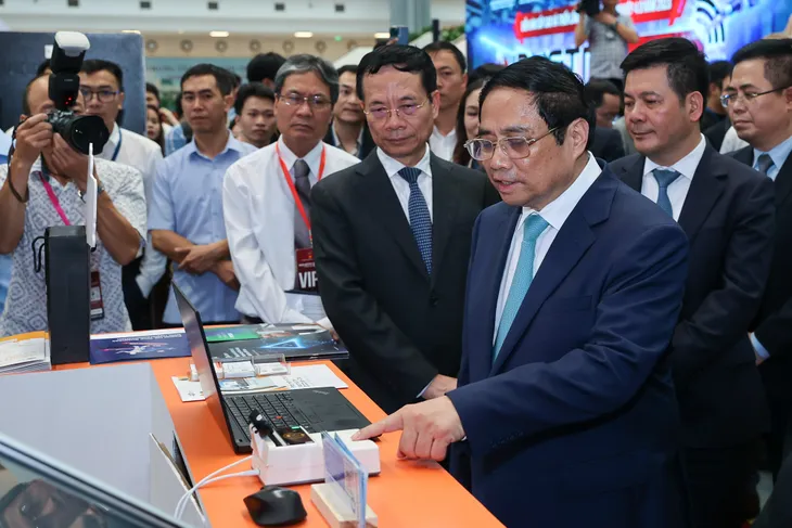 Đẩy mạnh chuyển đổi số và chuyển đổi xanh, tạo đột phá rút ngắn quá trình công nghiệp hóa, hiện đại hóa - Ảnh 2. Đẩy mạnh chuyển đổi số và chuyển đổi xanh, tạo đột phá rút ngắn quá trình công nghiệp hóa, hiện đại hóa - Ảnh 2.