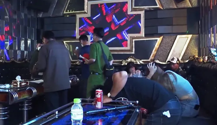 Phát hiện nhiều vụ sử dụng ma túy trong quán karaoke - Ảnh 2. Phát hiện nhiều vụ sử dụng ma túy trong quán karaoke - Ảnh 2.