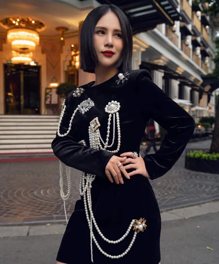 Phạm Băng Băng chọn trang sức của NTK Việt lên trang bìa Tạp chí Vogue - Ảnh 7. Phạm Băng Băng chọn trang sức của NTK Việt lên trang bìa Tạp chí Vogue - Ảnh 7.
