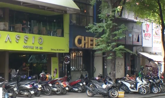 Thu phí lòng đường, vỉa hè ở TP Hồ Chí Minh: Làm sao để hiệu quả? - Ảnh 1. Thu phí lòng đường, vỉa hè ở TP Hồ Chí Minh: Làm sao để hiệu quả? - Ảnh 1.