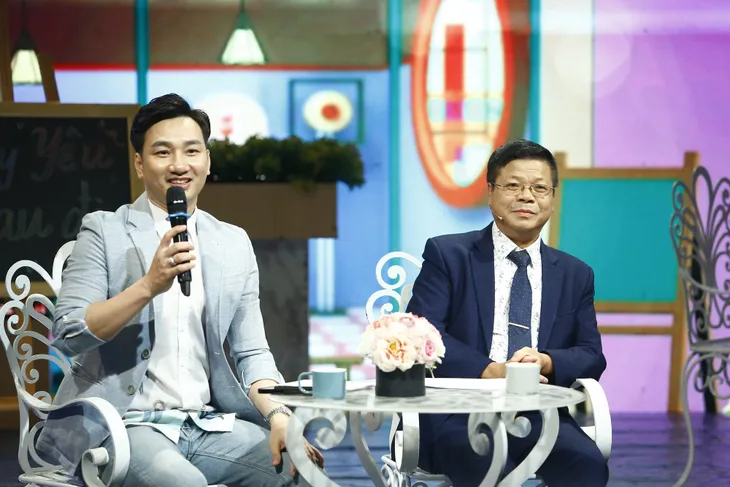 Hãy yêu nhau đi: Chàng IT khờ khạo và cô nhân viên ngân hàng mật ngọt - Ảnh 2. Hãy yêu nhau đi: Chàng IT khờ khạo và cô nhân viên ngân hàng mật ngọt - Ảnh 2.
