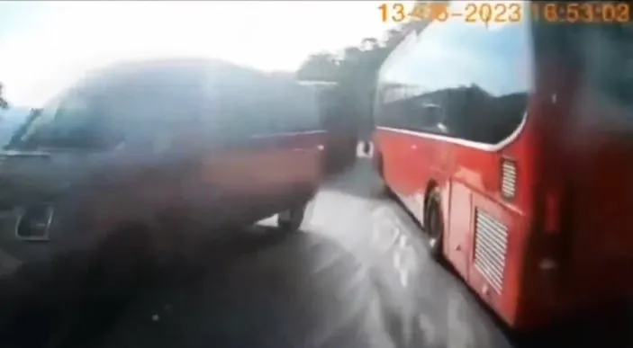 Vượt ẩu gây họa cho người khác - Ảnh 2. Vượt ẩu gây họa cho người khác - Ảnh 2.