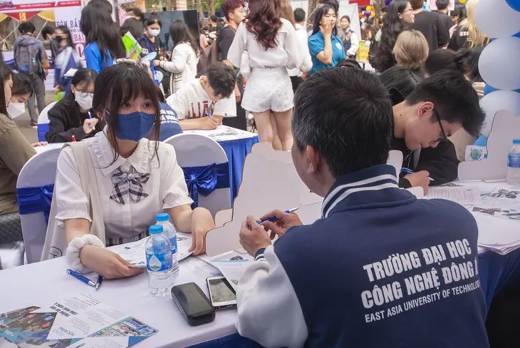 Trường Đại học Công nghệ Đông Á: Học thực hành ứng dụng và kết nối doanh nghiệp tạo đầu ra cho sinh viên - Ảnh 2. Trường Đại học Công nghệ Đông Á: Học thực hành ứng dụng và kết nối doanh nghiệp tạo đầu ra cho sinh viên - Ảnh 2.