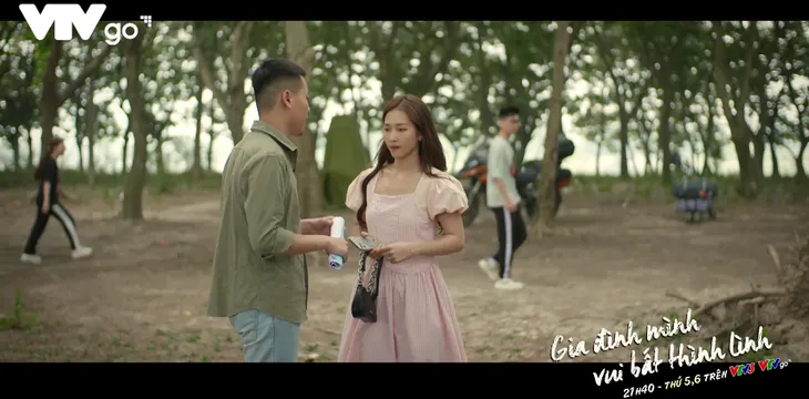 Gia đình mình vui bất thình lình - Tập 30: Trâm Anh bị người yêu cũ theo dõi? - Ảnh 3. Gia đình mình vui bất thình lình - Tập 30: Trâm Anh bị người yêu cũ theo dõi? - Ảnh 3.