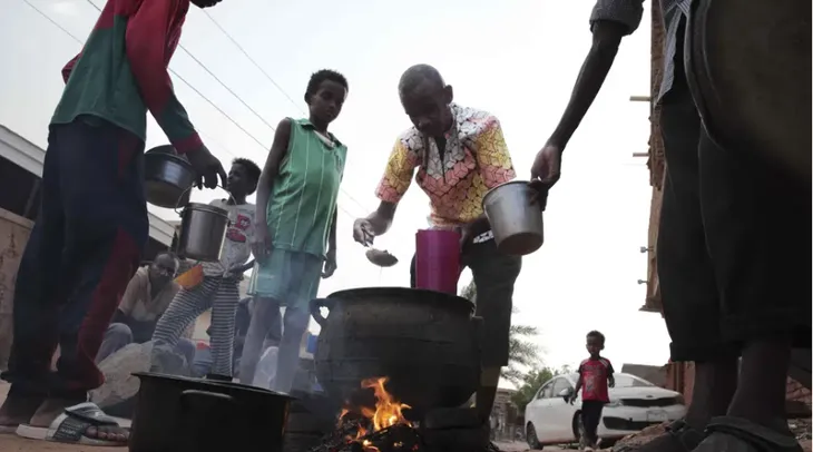 Không kích ở thủ đô Sudan khiến 17 người thiệt mạng, bao gồm 5 trẻ em - Ảnh 1. Không kích ở thủ đô Sudan khiến 17 người thiệt mạng, bao gồm 5 trẻ em - Ảnh 1.