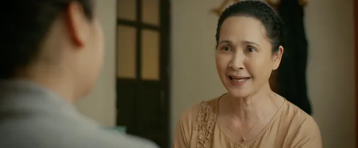 Gia đình mình vui bất thình lình - Tập 30: Phương vỡ òa hạnh phúc vì có bầu, cả nhà vui lây - Ảnh 31. Gia đình mình vui bất thình lình - Tập 30: Phương vỡ òa hạnh phúc vì có bầu, cả nhà vui lây - Ảnh 31.