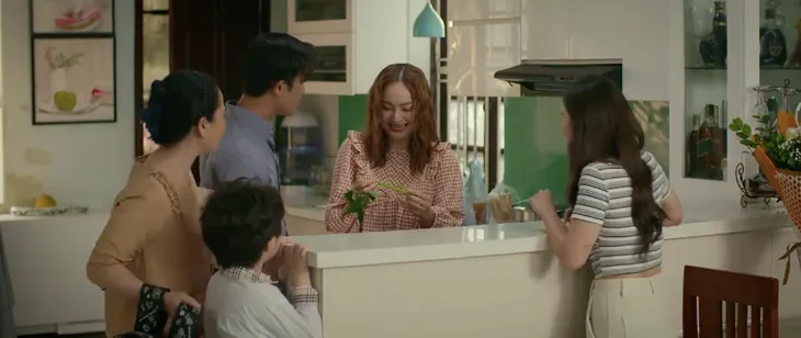 Gia đình mình vui bất thình lình - Tập 30: Phương vỡ òa hạnh phúc vì có bầu, cả nhà vui lây - Ảnh 35. Gia đình mình vui bất thình lình - Tập 30: Phương vỡ òa hạnh phúc vì có bầu, cả nhà vui lây - Ảnh 35.