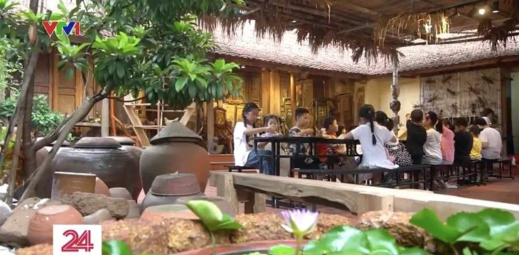Đưa mỹ thuật truyền thống đến với đời sống - Ảnh 1. Đưa mỹ thuật truyền thống đến với đời sống - Ảnh 1.