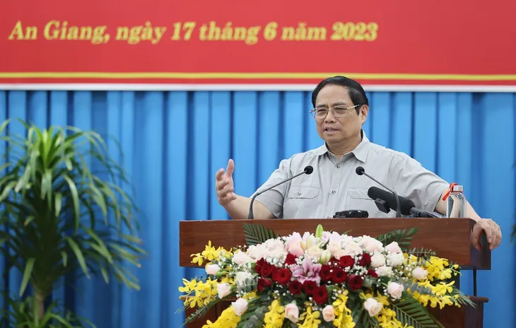 Thủ tướng: An Giang cần huy động mọi nguồn lực phát triển hạ tầng để phát triển kinh tế biên mậu - Ảnh 3. Thủ tướng: An Giang cần huy động mọi nguồn lực phát triển hạ tầng để phát triển kinh tế biên mậu - Ảnh 3.