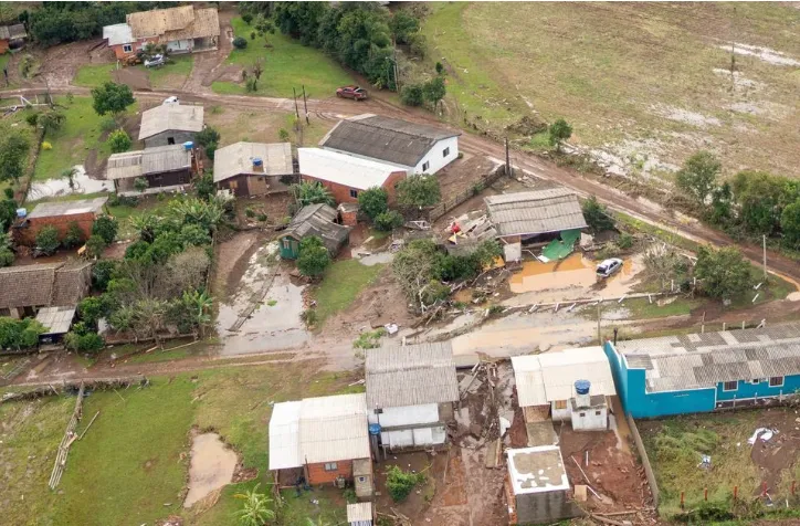 Bão lớn khiến 11 người tử vong, 20 người mất tích ở miền Nam Brazil - Ảnh 3. Bão lớn khiến 11 người tử vong, 20 người mất tích ở miền Nam Brazil - Ảnh 3.