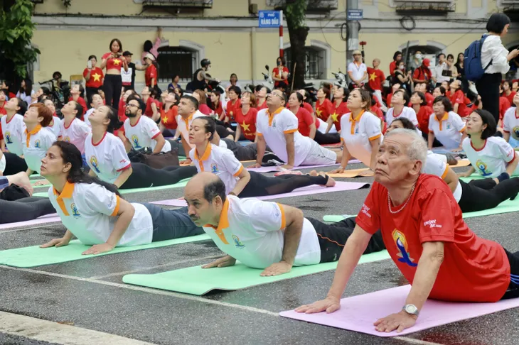 Hơn 1.000 người biểu diễn tại Festival chào mừng ngày Quốc tế Yoga - Ảnh 3. Hơn 1.000 người biểu diễn tại Festival chào mừng ngày Quốc tế Yoga - Ảnh 3.