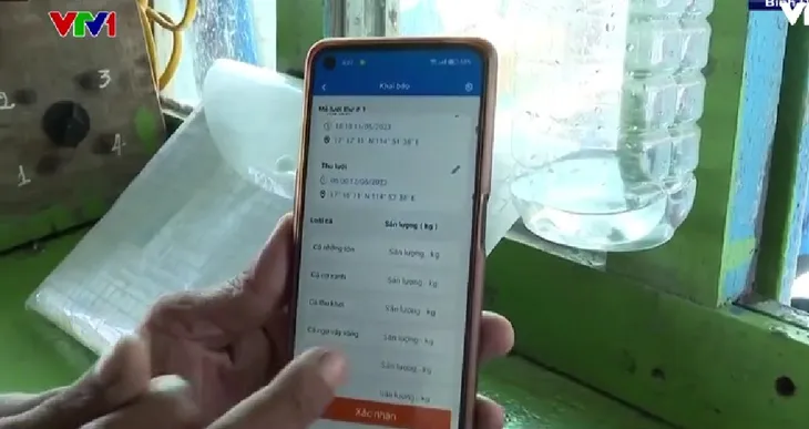 Ngư dân tiếp cận công nghệ ghi nhật ký điện tử - Ảnh 1. Ngư dân tiếp cận công nghệ ghi nhật ký điện tử - Ảnh 1.
