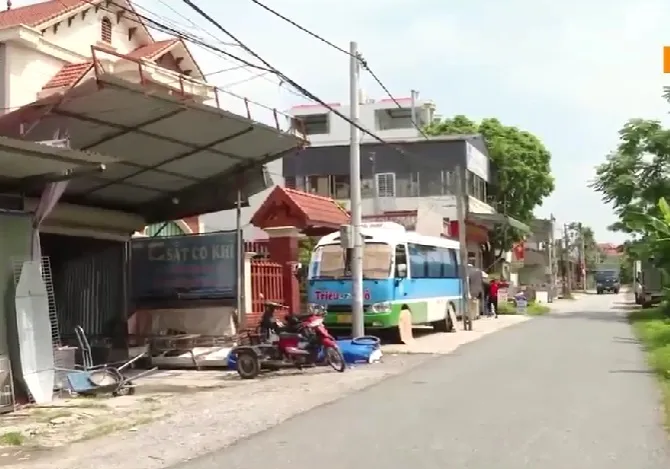Giao thông khó khăn do tỉnh lộ nhỏ, hẹp - Ảnh 1. Giao thông khó khăn do tỉnh lộ nhỏ, hẹp - Ảnh 1.