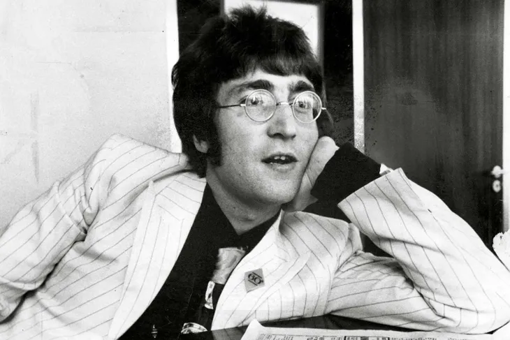 John Lennon dễ tổn thương vì cuộc đời quá bi thảm - Ảnh 1. John Lennon dễ tổn thương vì cuộc đời quá bi thảm - Ảnh 1.