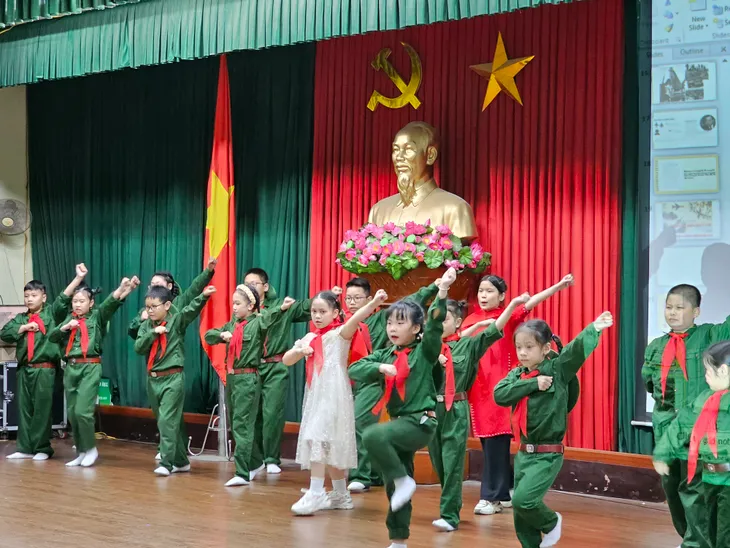 Sôi nổi Hội thi Thiếu nhi tuyên truyền giới thiệu sách hè tại phường Vạn Phúc - Ảnh 10. Sôi nổi Hội thi Thiếu nhi tuyên truyền giới thiệu sách hè tại phường Vạn Phúc - Ảnh 10.