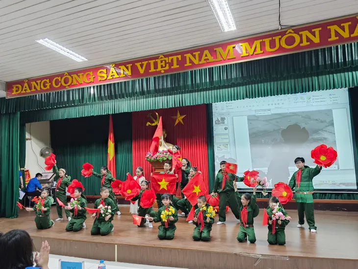 Sôi nổi Hội thi Thiếu nhi tuyên truyền giới thiệu sách hè tại phường Vạn Phúc - Ảnh 11. Sôi nổi Hội thi Thiếu nhi tuyên truyền giới thiệu sách hè tại phường Vạn Phúc - Ảnh 11.