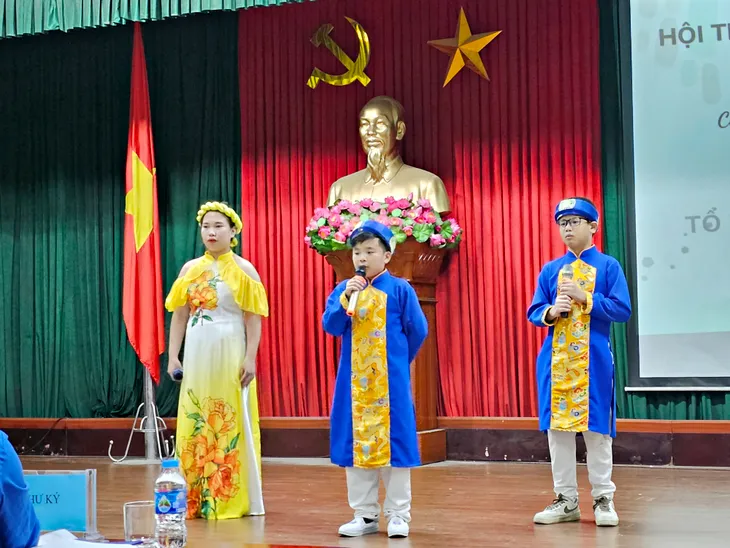 Sôi nổi Hội thi Thiếu nhi tuyên truyền giới thiệu sách hè tại phường Vạn Phúc - Ảnh 12. Sôi nổi Hội thi Thiếu nhi tuyên truyền giới thiệu sách hè tại phường Vạn Phúc - Ảnh 12.
