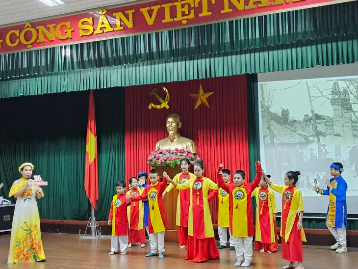 Sôi nổi Hội thi Thiếu nhi tuyên truyền giới thiệu sách hè tại phường Vạn Phúc - Ảnh 13. Sôi nổi Hội thi Thiếu nhi tuyên truyền giới thiệu sách hè tại phường Vạn Phúc - Ảnh 13.