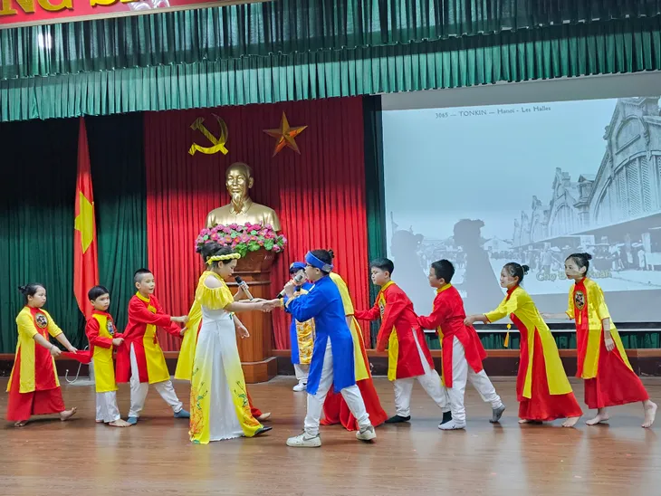 Sôi nổi Hội thi Thiếu nhi tuyên truyền giới thiệu sách hè tại phường Vạn Phúc - Ảnh 14. Sôi nổi Hội thi Thiếu nhi tuyên truyền giới thiệu sách hè tại phường Vạn Phúc - Ảnh 14.