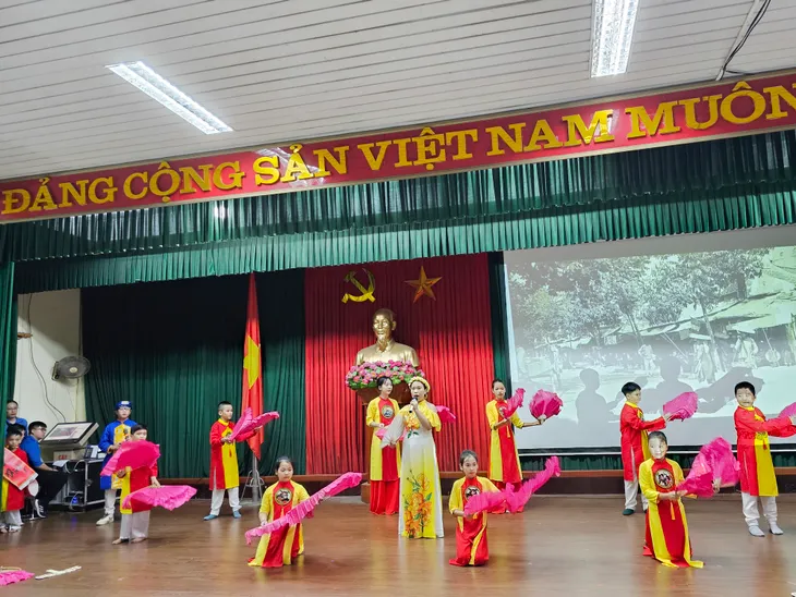Sôi nổi Hội thi Thiếu nhi tuyên truyền giới thiệu sách hè tại phường Vạn Phúc - Ảnh 15. Sôi nổi Hội thi Thiếu nhi tuyên truyền giới thiệu sách hè tại phường Vạn Phúc - Ảnh 15.