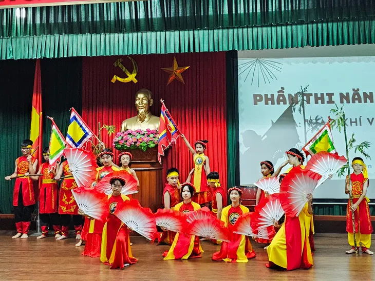 Sôi nổi Hội thi Thiếu nhi tuyên truyền giới thiệu sách hè tại phường Vạn Phúc - Ảnh 19. Sôi nổi Hội thi Thiếu nhi tuyên truyền giới thiệu sách hè tại phường Vạn Phúc - Ảnh 19.