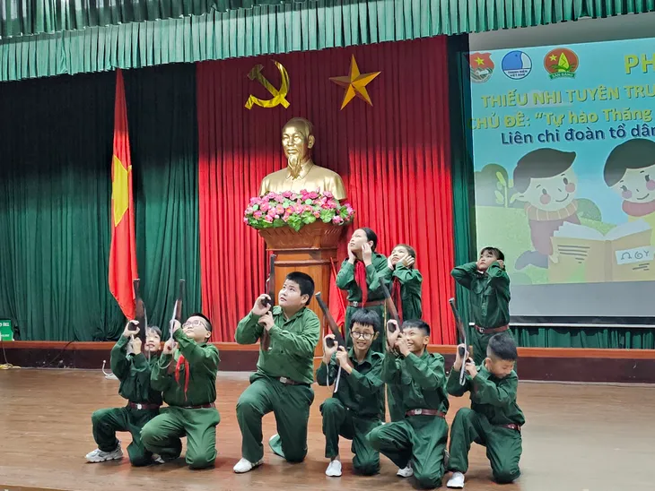 Sôi nổi Hội thi Thiếu nhi tuyên truyền giới thiệu sách hè tại phường Vạn Phúc - Ảnh 23. Sôi nổi Hội thi Thiếu nhi tuyên truyền giới thiệu sách hè tại phường Vạn Phúc - Ảnh 23.