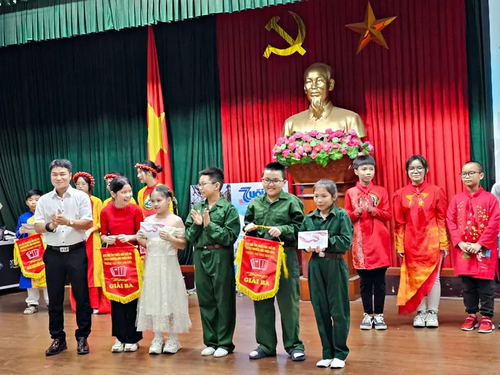 Sôi nổi Hội thi Thiếu nhi tuyên truyền giới thiệu sách hè tại phường Vạn Phúc - Ảnh 6. Sôi nổi Hội thi Thiếu nhi tuyên truyền giới thiệu sách hè tại phường Vạn Phúc - Ảnh 6.