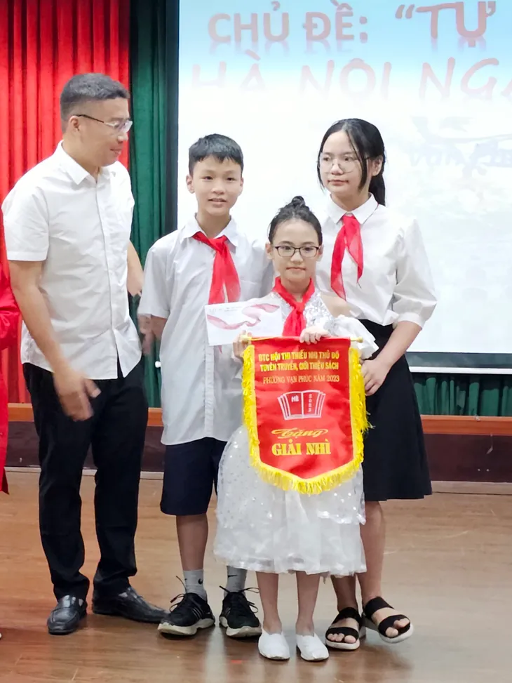 Sôi nổi Hội thi Thiếu nhi tuyên truyền giới thiệu sách hè tại phường Vạn Phúc - Ảnh 5. Sôi nổi Hội thi Thiếu nhi tuyên truyền giới thiệu sách hè tại phường Vạn Phúc - Ảnh 5.