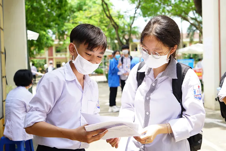 Nhiều địa phương công bố điểm chuẩn lớp 10 công lập - Ảnh 1.
