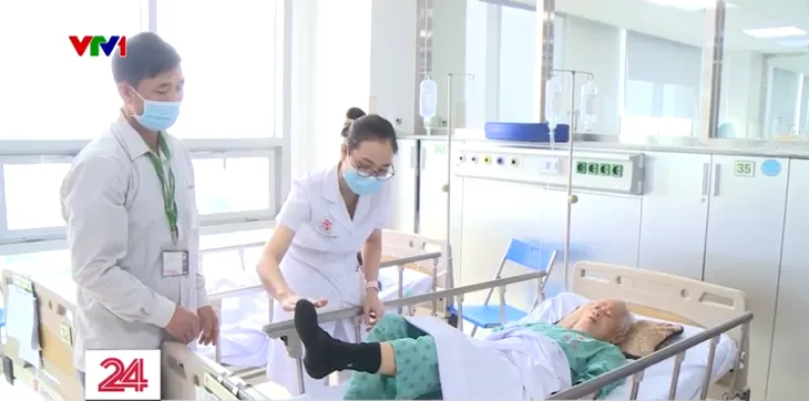 Gia tăng tỷ lệ người cao tuổi đột quỵ trong nắng nóng - Ảnh 1. Gia tăng tỷ lệ người cao tuổi đột quỵ trong nắng nóng - Ảnh 1.