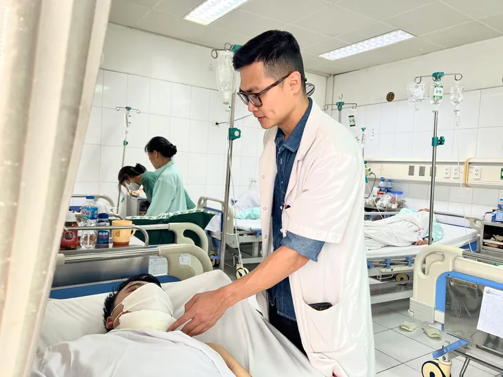 Cứu người bệnh bị tai nạn lao động thanh sắt đâm xuyên cổ - Ảnh 1. Cứu người bệnh bị tai nạn lao động thanh sắt đâm xuyên cổ - Ảnh 1.