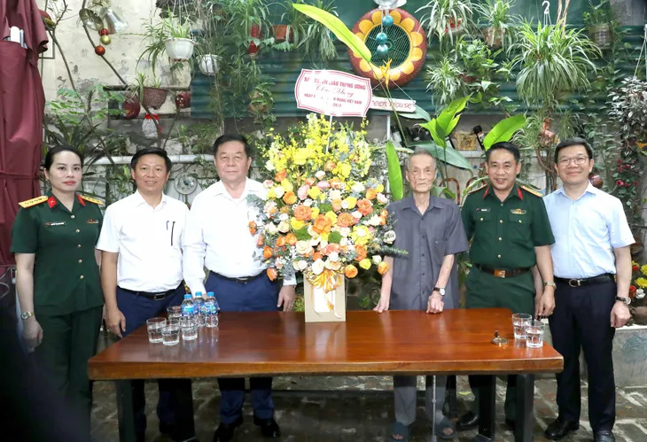 Lãnh đạo Đảng, Nhà nước thăm, chúc mừng các cơ quan báo chí - Ảnh 3. Lãnh đạo Đảng, Nhà nước thăm, chúc mừng các cơ quan báo chí - Ảnh 3.