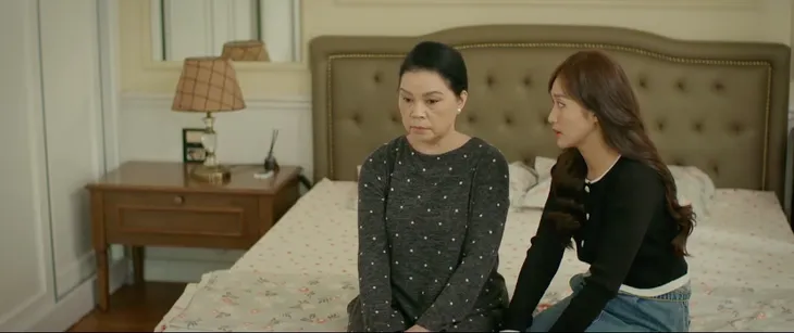 Gia đình mình vui bất thình lình - Tập 26: Hà trổ tài thám tử, suy diễn bí mật của bố mẹ chồng - Ảnh 18. Gia đình mình vui bất thình lình - Tập 26: Hà trổ tài thám tử, suy diễn bí mật của bố mẹ chồng - Ảnh 18.