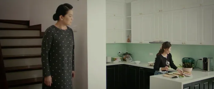 Gia đình mình vui bất thình lình - Tập 26: Hà trổ tài thám tử, suy diễn bí mật của bố mẹ chồng - Ảnh 1. Gia đình mình vui bất thình lình - Tập 26: Hà trổ tài thám tử, suy diễn bí mật của bố mẹ chồng - Ảnh 1.