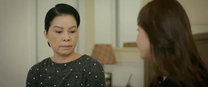 Gia đình mình vui bất thình lình - Tập 26: Hà trổ tài thám tử, suy diễn bí mật của bố mẹ chồng - Ảnh 20. Gia đình mình vui bất thình lình - Tập 26: Hà trổ tài thám tử, suy diễn bí mật của bố mẹ chồng - Ảnh 20.