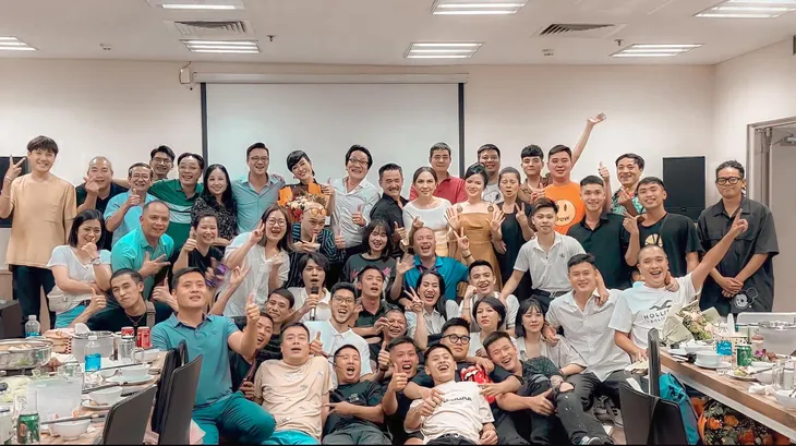Các diễn viên quấn quýt ngày chia tay Cuộc đời vẫn đẹp sao - Ảnh 4. Các diễn viên quấn quýt ngày chia tay Cuộc đời vẫn đẹp sao - Ảnh 4.