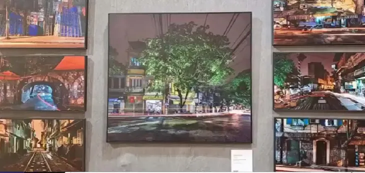 Một Hà Nội vừa thân thuộc vừa khác lạ qua lăng kính nhiếp ảnh - Ảnh 1. Một Hà Nội vừa thân thuộc vừa khác lạ qua lăng kính nhiếp ảnh - Ảnh 1.