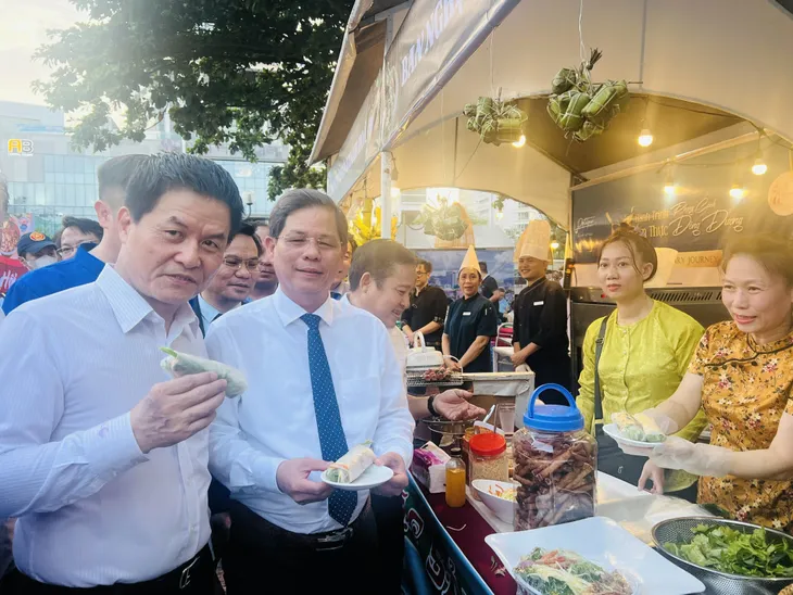 Festival biển Nha Trang 2023: Sẽ có màn trình diễn ánh sáng hết sức độc đáo - Ảnh 3. Festival biển Nha Trang 2023: Sẽ có màn trình diễn ánh sáng hết sức độc đáo - Ảnh 3.