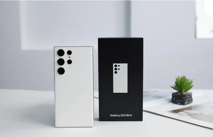 Giá điện thoại ra sao sau một tháng chiến giá khốc liệt? - Ảnh 3. Giá điện thoại ra sao sau một tháng chiến giá khốc liệt? - Ảnh 3.