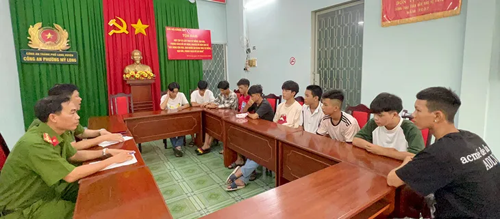 Ngăn chặn kịp thời vụ hỗn chiến của nhóm 10 thanh, thiếu niên - Ảnh 1. Ngăn chặn kịp thời vụ hỗn chiến của nhóm 10 thanh, thiếu niên - Ảnh 1.