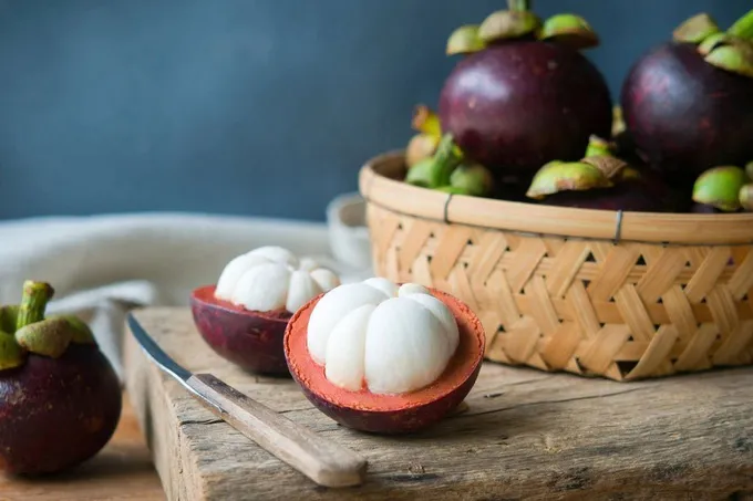 Ăn măng cụt xanh cần loại bỏ 2 bộ phận có thể gây độc - Ảnh 2. Ăn măng cụt xanh cần loại bỏ 2 bộ phận có thể gây độc - Ảnh 2.