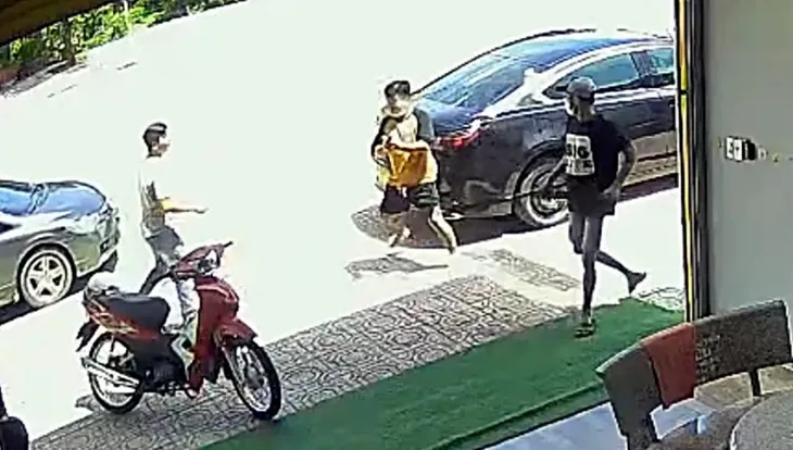 Vụ tấn công tiệm cầm đồ tại Bình Thuận: Bắt tạm giam 7 đối tượng - Ảnh 1. Vụ tấn công tiệm cầm đồ tại Bình Thuận: Bắt tạm giam 7 đối tượng - Ảnh 1.