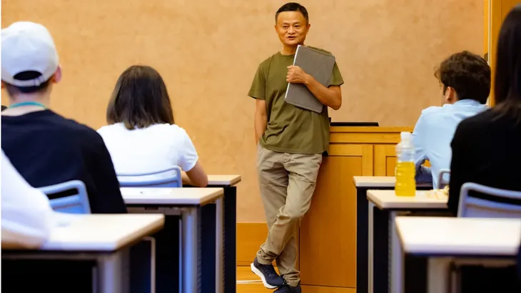 Jack Ma đứng lớp tại đại học Tokyo - Ảnh 1. Jack Ma đứng lớp tại đại học Tokyo - Ảnh 1.