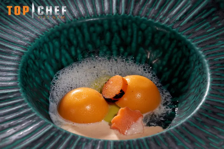Top Chef Việt Nam - Tập 2: Món Gà ngũ phúc lọt top trending ngon hết nước chấm - Ảnh 2. Top Chef Việt Nam - Tập 2: Món Gà ngũ phúc lọt top trending ngon hết nước chấm - Ảnh 2.
