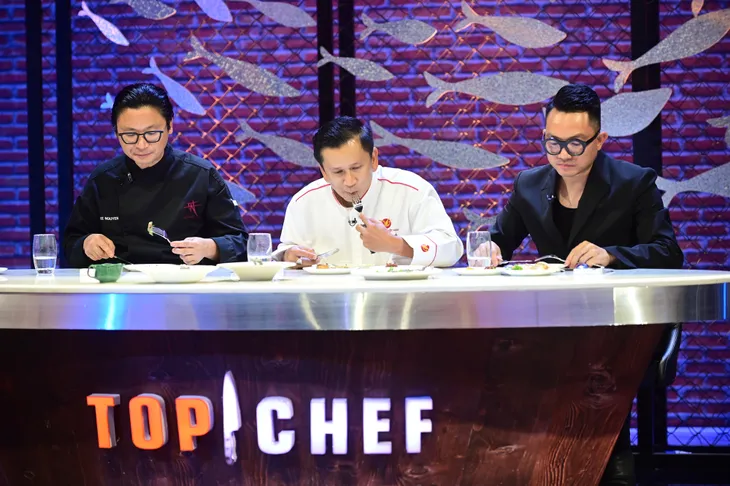Top Chef Việt Nam - Tập 2: Món Gà ngũ phúc lọt top trending ngon hết nước chấm - Ảnh 5. Top Chef Việt Nam - Tập 2: Món Gà ngũ phúc lọt top trending ngon hết nước chấm - Ảnh 5.