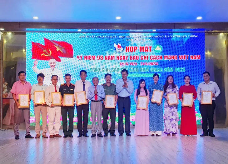 Kiên Giang: Nhiều tác phẩm báo chí đóng góp cho sự phát triển của địa phương - Ảnh 1.