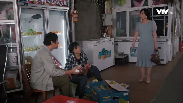Cuộc đời vẫn đẹp sao - Tập 36: Lưu bị đánh đổ máu, chị Hòa và Luyến cùng nhón tay giúp trả nợ? - Ảnh 4. Cuộc đời vẫn đẹp sao - Tập 36: Lưu bị đánh đổ máu, chị Hòa và Luyến cùng nhón tay giúp trả nợ? - Ảnh 4.