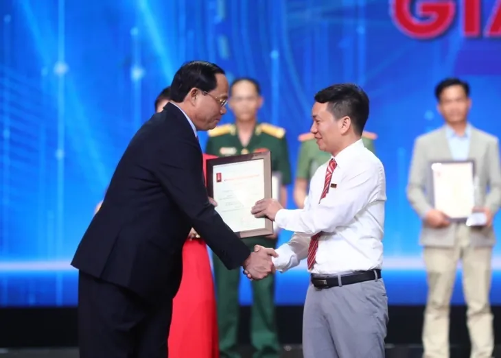 Giải Báo chí quốc gia năm 2022: Vinh danh những nhà báo dấn thân, sáng tạo trong nghề nghiệp - Ảnh 4. Giải Báo chí quốc gia năm 2022: Vinh danh những nhà báo dấn thân, sáng tạo trong nghề nghiệp - Ảnh 4.