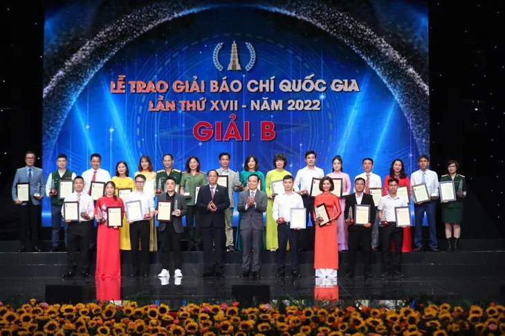 Giải Báo chí quốc gia năm 2022: Vinh danh những nhà báo dấn thân, sáng tạo trong nghề nghiệp - Ảnh 2. Giải Báo chí quốc gia năm 2022: Vinh danh những nhà báo dấn thân, sáng tạo trong nghề nghiệp - Ảnh 2.